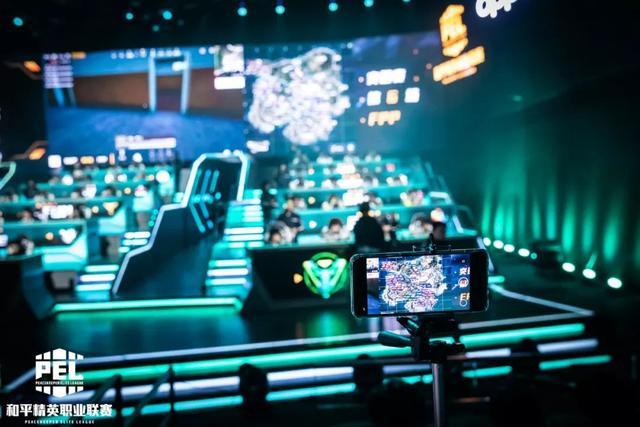 持续输出的 持续输出的